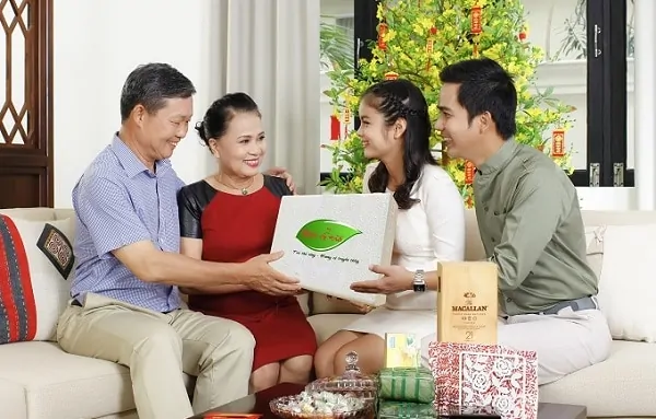 Ra mắt bố mẹ hai bên