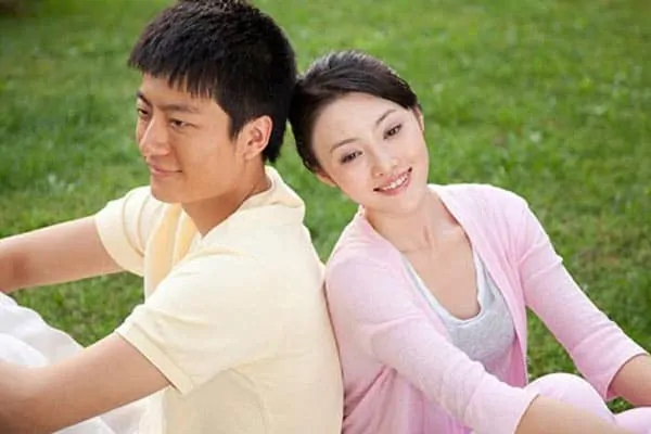 Hai bạn có thể làm nhau cười