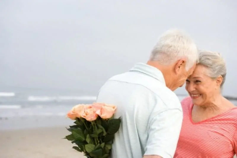 Anh ấy mong ở bạn những điều đúng đắn và chính đáng