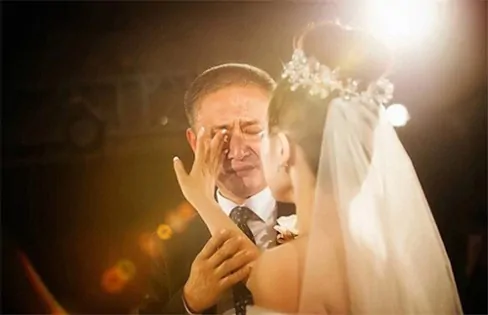 Hãy để cha bạn gặp anh ấy