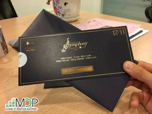 Hình ảnh và màu sắc chính là yếu tố thứ hai được sử dụng để xây dựng nên một bản thiết kế vé in hoàn chỉnh.