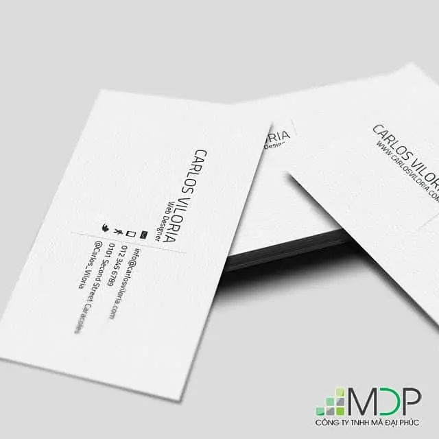 Mẫu name card có phong cách đơn giản với góc vuông nhọn