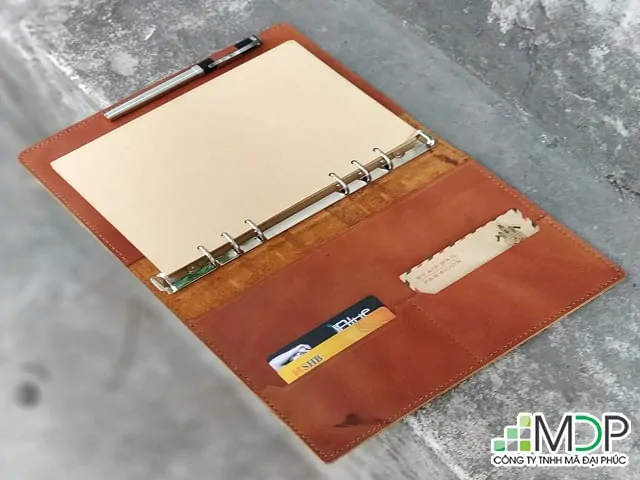 Yếu tố có ảnh hưởng trực tiếp đến mức giá dịch vụ in ấn sổ tay chính là bản thiết kế sản phẩm mẫu.